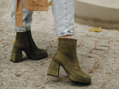 Wie trägt man Boots zu Jeans