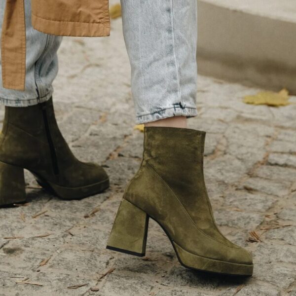 Wie trägt man Boots zu Jeans