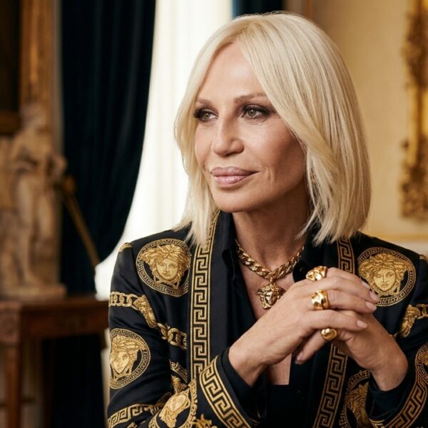Wie alt ist Donatella Versace Die ewige Muse der Mode feiert 70
