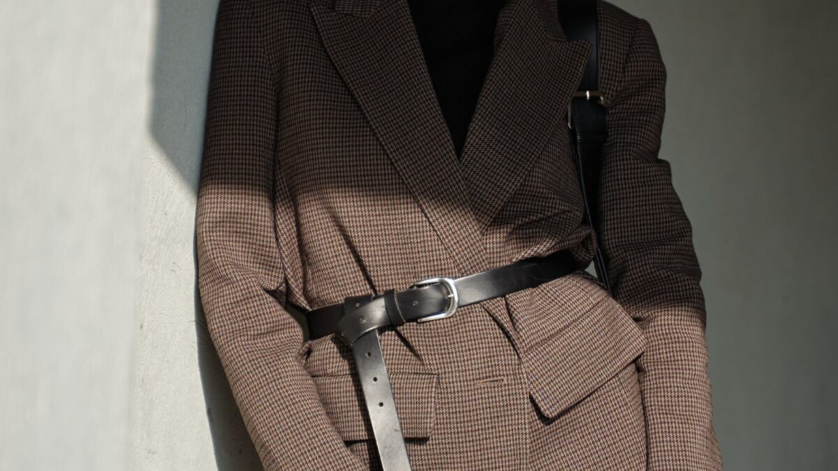 Blazer mit Gürtel So stylen Sie das Fashion-Statement für jede Silhouette