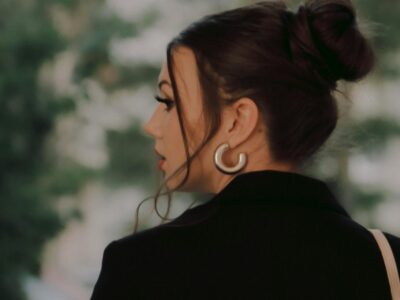 Kurze Haare hochstecken für Anfänger So gelingen elegante Frisuren im Handumdrehen