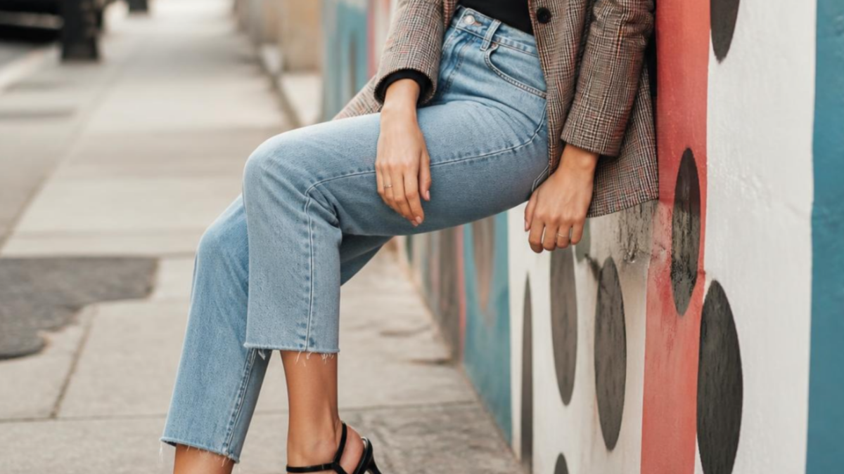 Cropped Jeans für kleine Frauen Dieser Fehler beim Saum macht jedes Bein kürzer